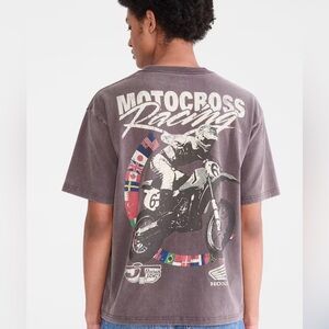 NEVER WORN- small 100% cotton t shirt